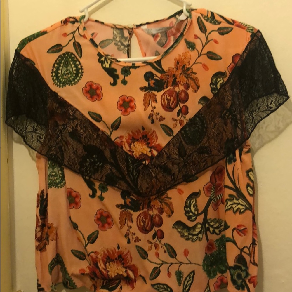 Short-sleeved blouse